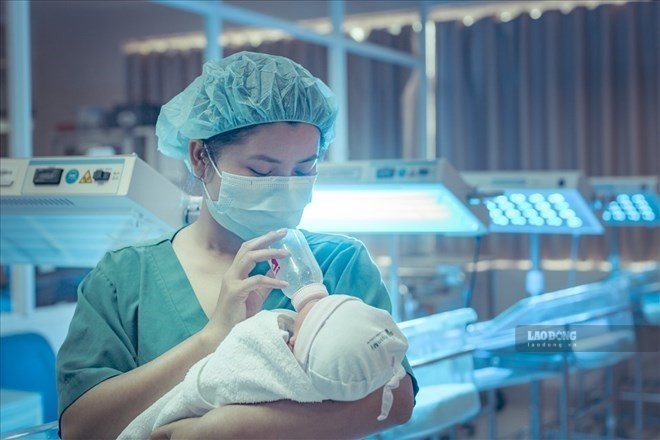 The Ministry of Home Affairs responds to readers' questions about maternity leave when giving birth to twins for the second child. Photo: Ha Le