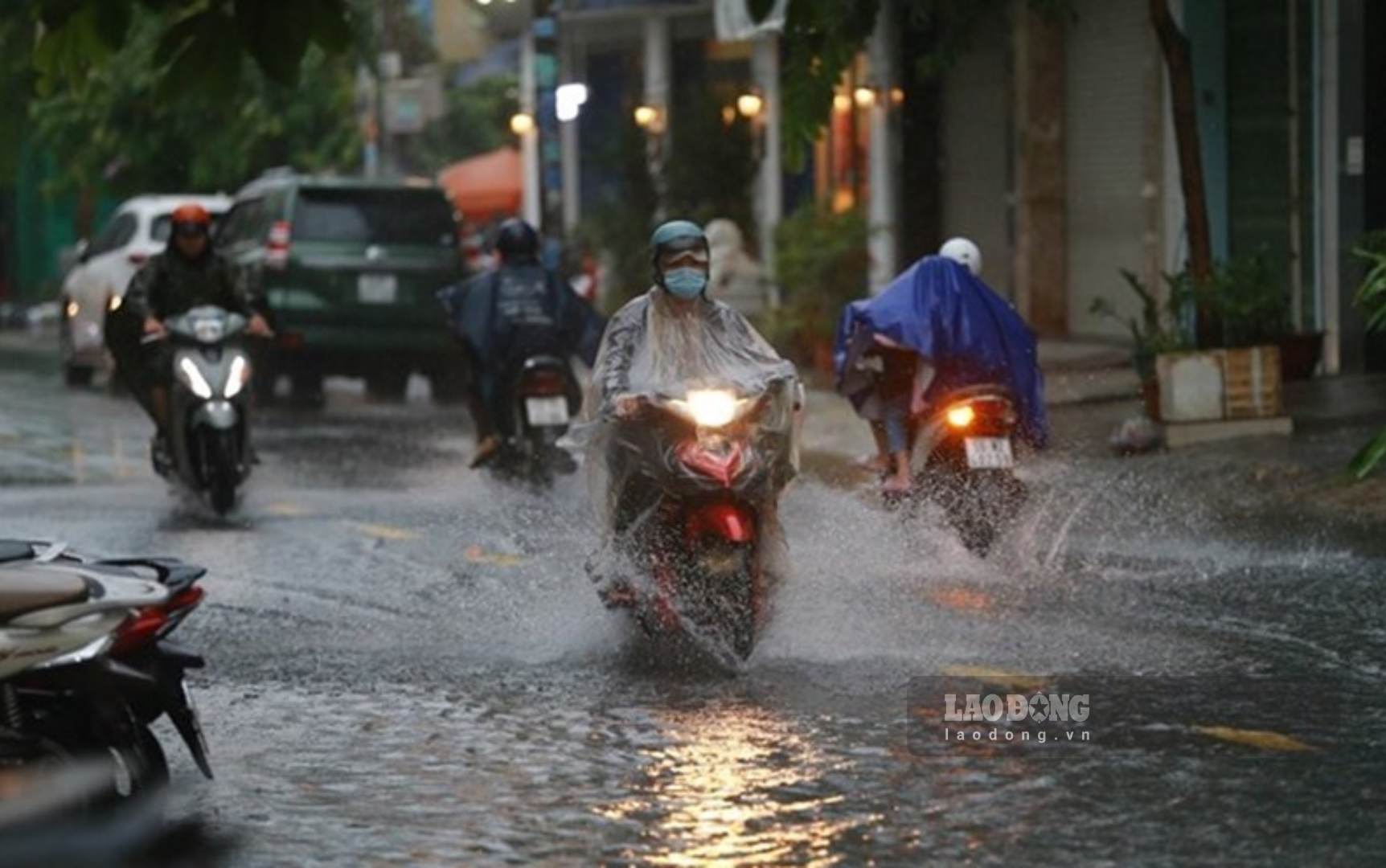 Weather forecast for Ho Chi Minh City tomorrow, September 6th, with showers and thunderstorms at times. Photo: Thanh Chan