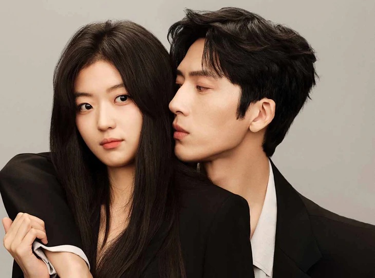 Tôn Thiên và Tỉnh Bách Nhiên đang gây sốt với “Đầu xuân tươi sáng“. Ảnh: Netflix