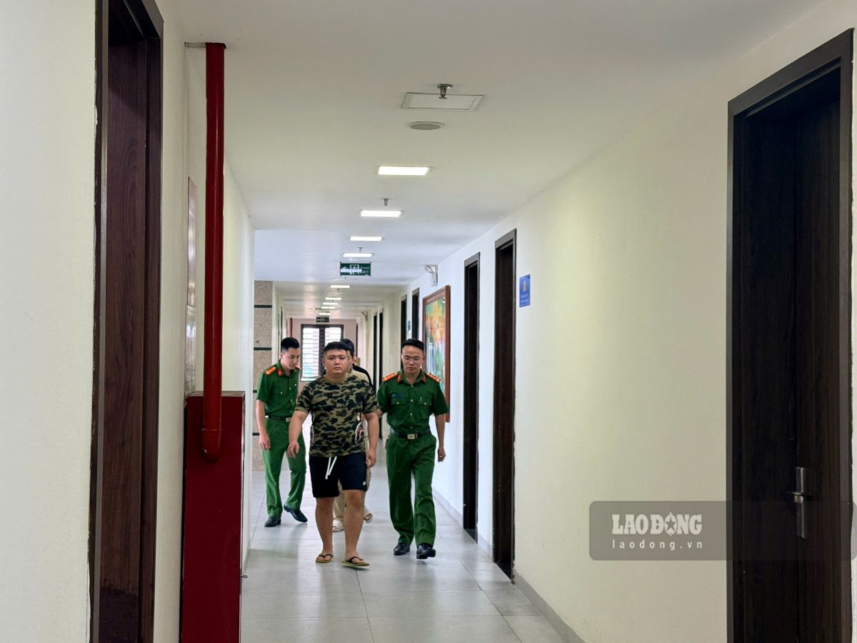 Cơ quan công an triệu tập 3 đối tượng liên quan đến vụ xe cứu thương thu 9,5 triệu đồng. Ảnh: Minh Hoàng