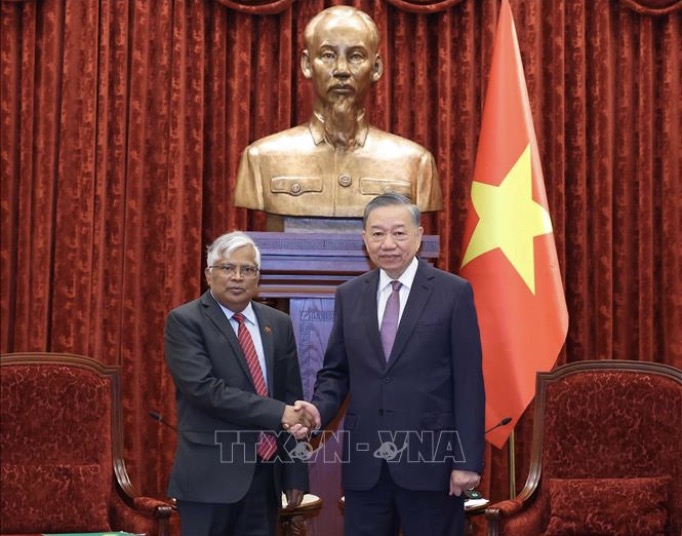 Tổng Bí thư, Chủ tịch nước Tô Lâm tiếp Đại sứ Bangladesh tại Việt Nam Mohammad Lutfor Rahman đến chào từ biệt. Ảnh: TTXVN