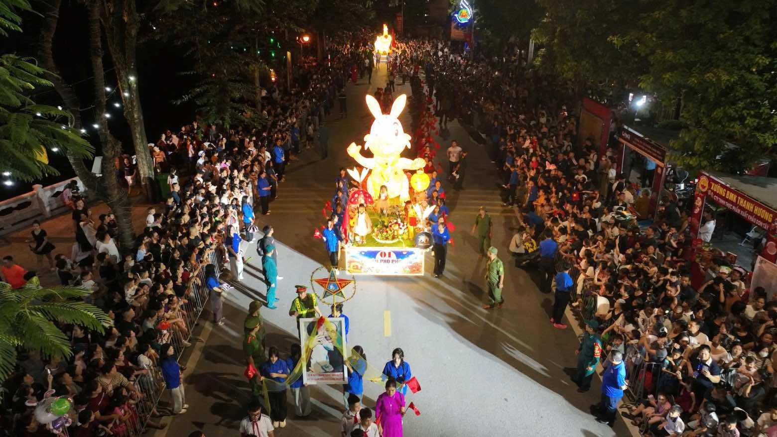 Hội thi mô hình Đèn Trung thu tại phường Sơn Tây. Ảnh: Trang thông tin điện tử phường Sơn Tây