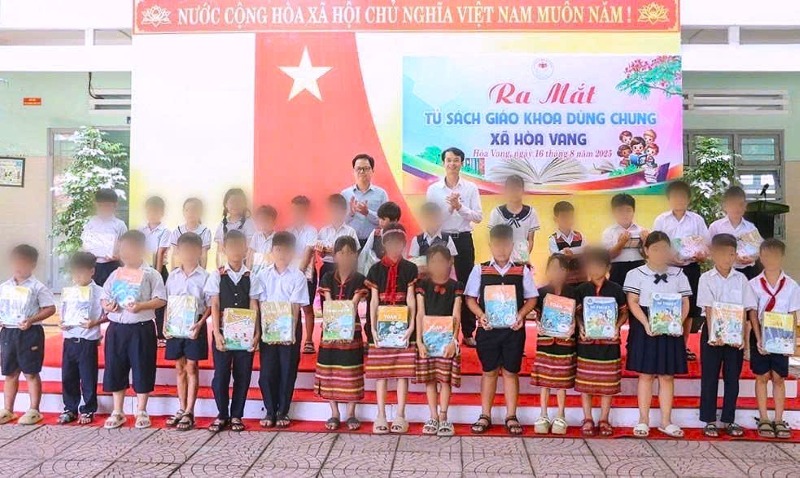 Xã Hòa Vang, Đà Nẵng tiếp nhận và phân bổ hơn 90 nghìn SGK, cho gần 7.000 học sinh mượn sách miễn phí năm học 2026 – 2027. Ảnh: Cổng thông tin Đà Nẵng