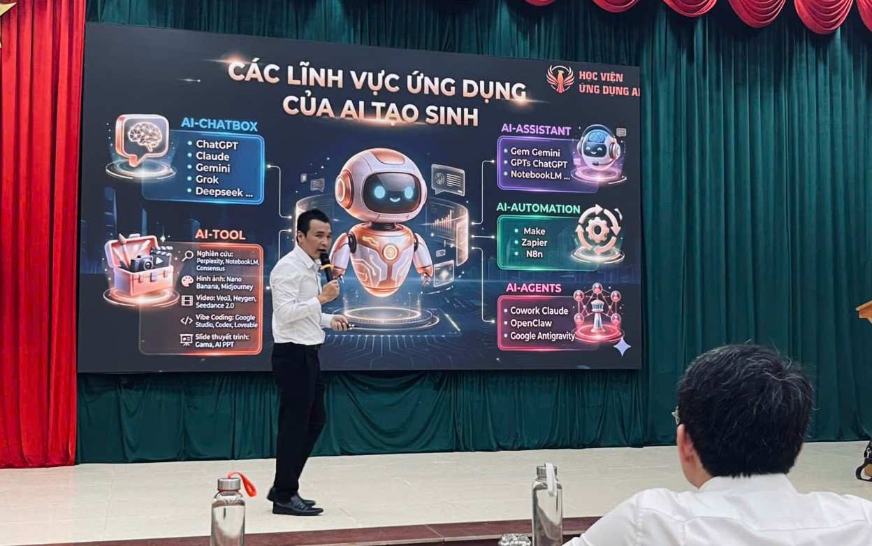 Training classes contribute to improving digital skills for cadres, civil servants, and public employees. Photo: Department of Science and Technology of Hung Yen province