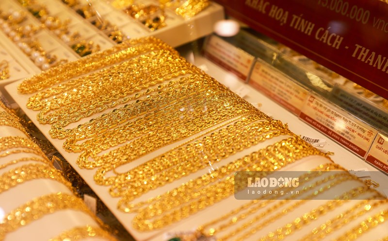 World gold prices are facing a volatile trading week after a sharp drop, with the 4,280 USD/ounce mark becoming a noteworthy support level. Photo: Phan Anh