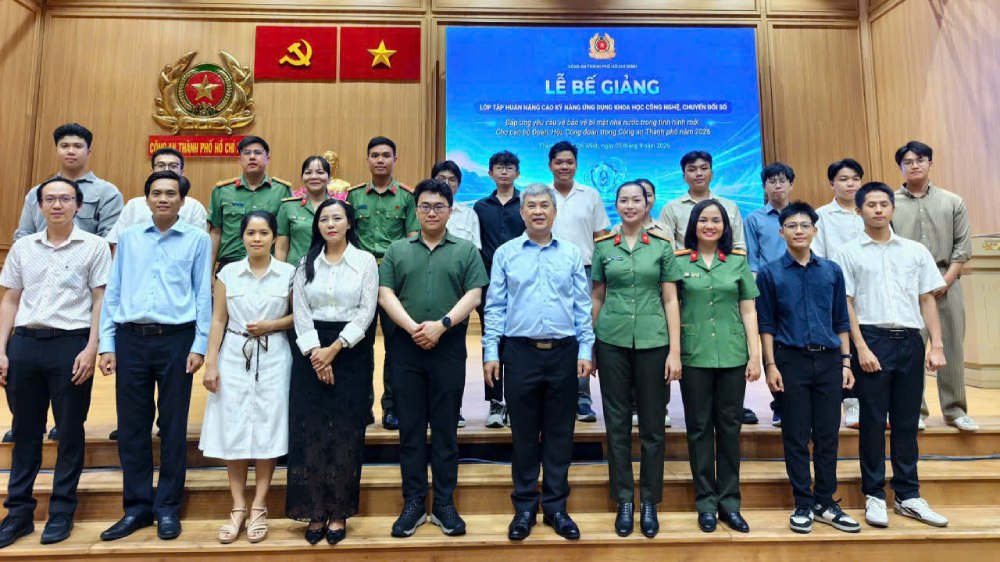 Ho Chi Minh City Police have just conducted training to improve technology skills and digital transformation for youth union, association, and trade union officials in the City Police. Photo: Senior Lieutenant Nguyen Huu Toan/Ho Chi Minh City Police Trade Union Board