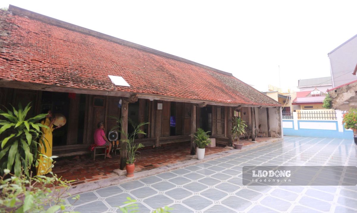 Ancient house over 200 years old next to the World Heritage Site Ho Citadel. Photo: Quach Du