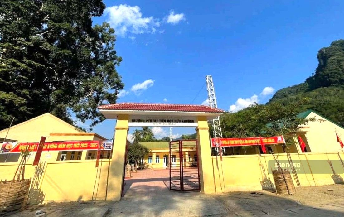 École primaire et secondaire semi-internat pour minorités ethniques Hữu Khuông, où le Comité populaire provincial de Nghệ An a demandé un examen du plan de personnel du directeur après la fusion. Photo: Duy Chương