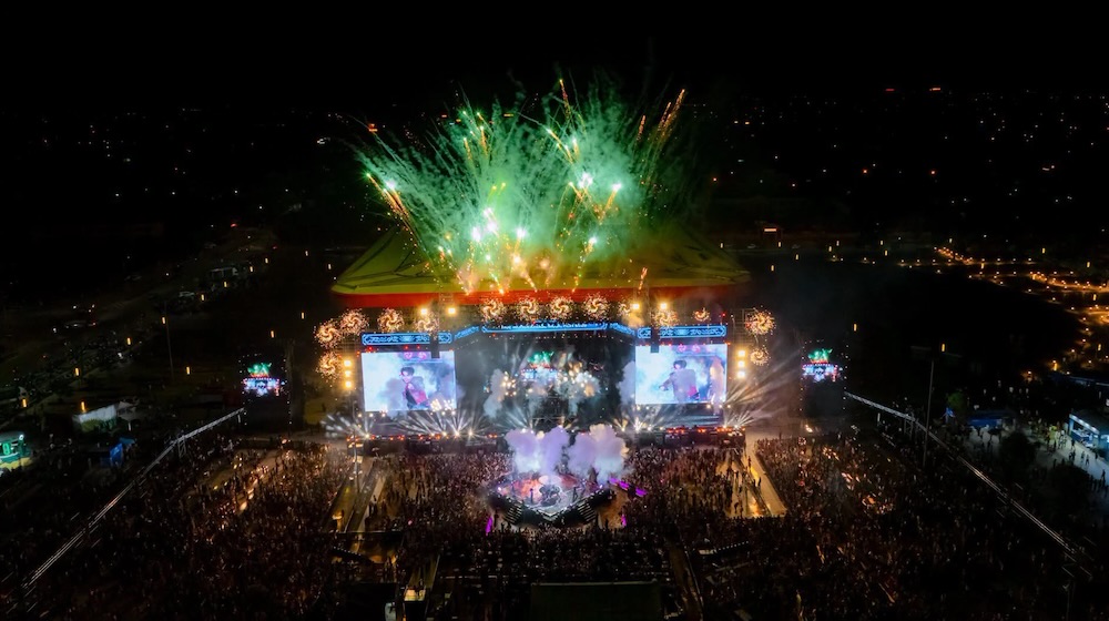 “Biển người” đón xem Huế Wonderverse Music Fest 2026. Ảnh: UBND TP Huế