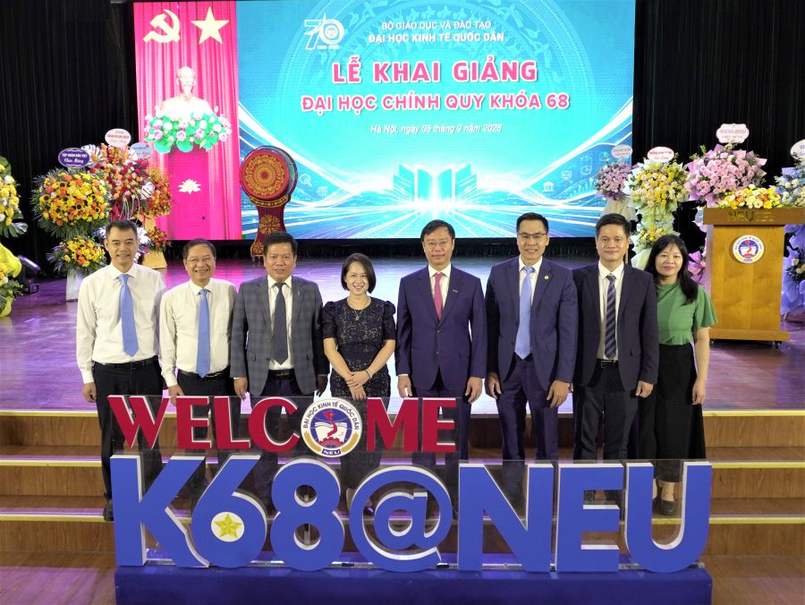 Bảo Việt dành gần 11 tỉ đồng trao học bổng “Bảo Việt - Vì tương lai Việt” cho sinh viên ngành kinh tế giai đoạn 2015 - 2026. Ảnh: TĐBV