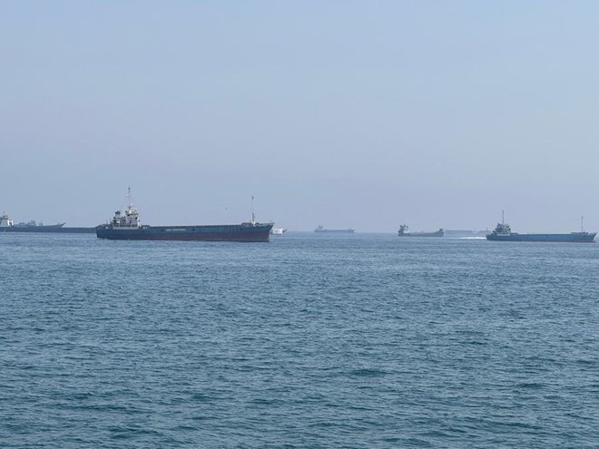 Ships operating in the Strait of Hormuz, a strategic maritime route in the Gulf region. Iran attacked a US Navy unmanned ship on September 6. Photo: AFP