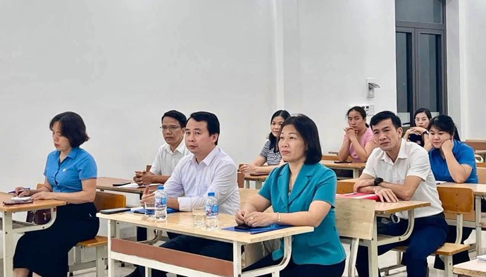 Khai giảng lớp tiếng Trung cho các cán bộ Công đoàn cơ sở. Ảnh: Công đoàn Thái Nguyên
