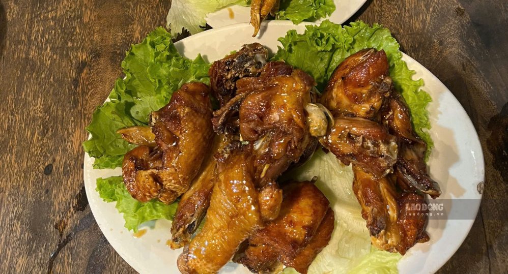 How to make delicious and flavorful honey-grilled chicken for weekend meals. Photo: Mai Chau