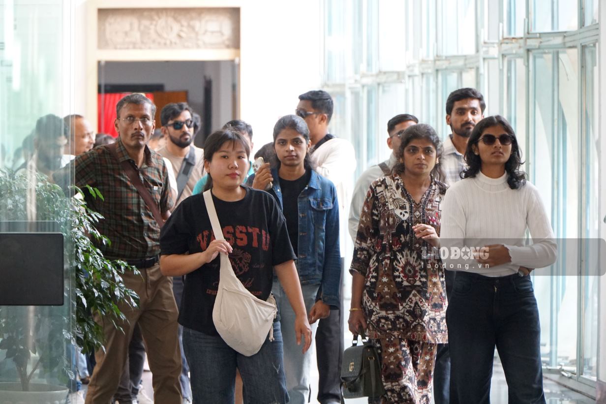 International visitors visit Independence Palace, Ho Chi Minh City. Photo: Thanh Chan