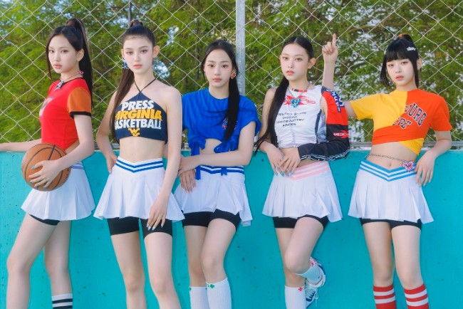“Super Shy” helped NewJeans surpass 900 million streams on Spotify despite its hiatus. Photo: Lotte