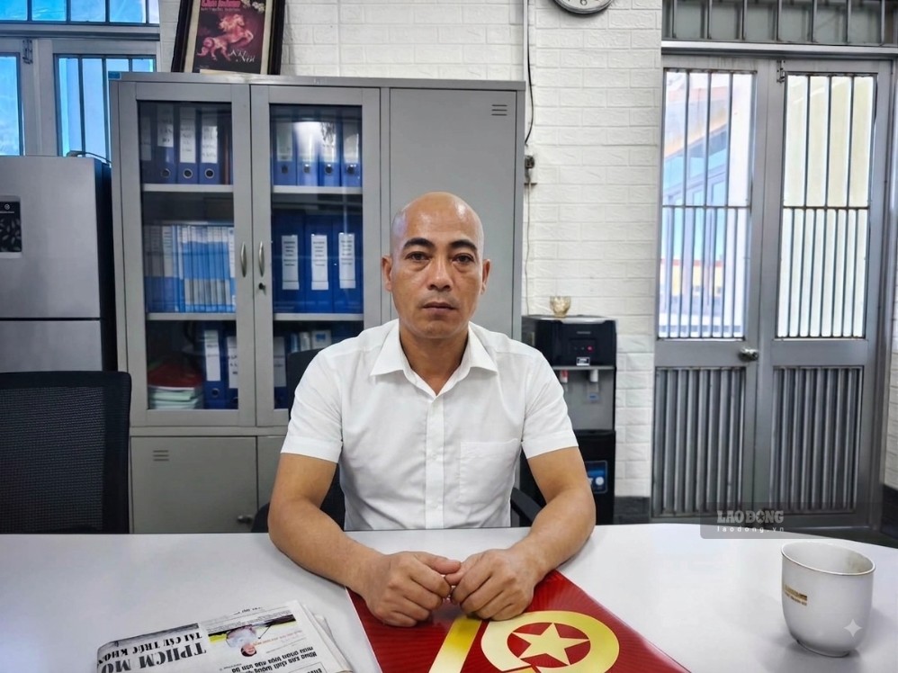 Ông Phan Hữu Thắng kiến nghị làm rõ việc ký hợp đồng lao động và các chế độ sau sắp xếp. Ảnh: Quang Đại