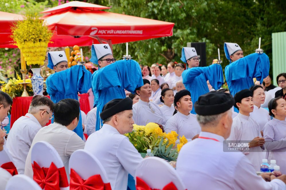Buổi lễ diễn ra trong không khí trang nghiêm. Ảnh: Anh Tú