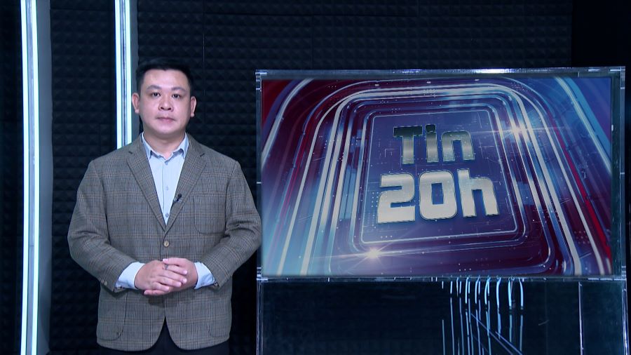 8 PM News: Nearly 80 years old, retired teacher still sells lottery tickets and teaches poor children