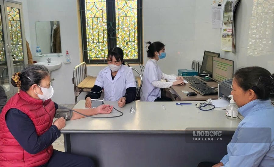 People taking health check-ups at Yen Cuong Commune Health Station, Ninh Binh province. Photo: Nguyen Truong