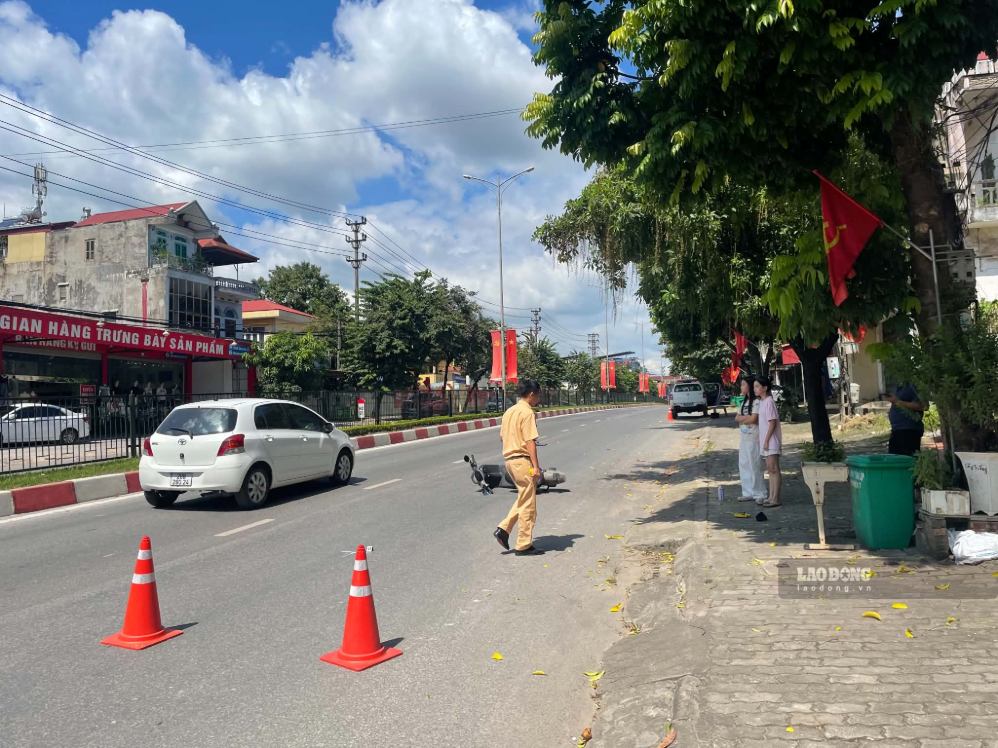Scene of the accident due to truck overtaking. Photo: Nguyen Thu