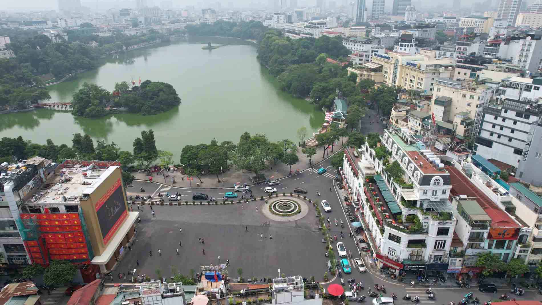 Hoan Kiem Lake area, Hanoi. Photo: Song Huu