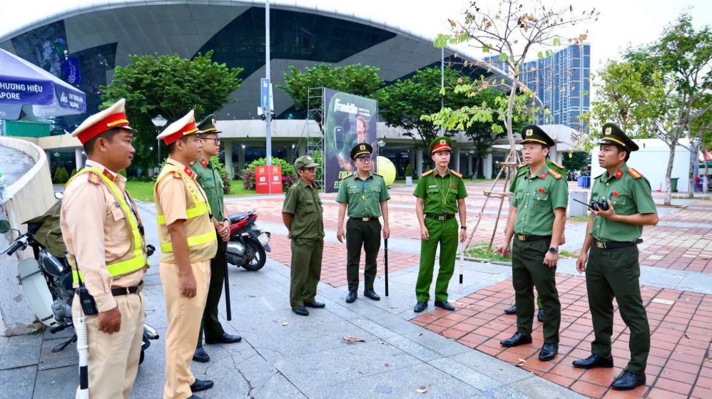 Công an Đà Nẵng bố trí các tổ, chốt công tác tại những vị trí trọng điểm trong đêm bế mạc Giải Pickleball World Cup 2026. Ảnh: Công an TP Đà Nẵng
