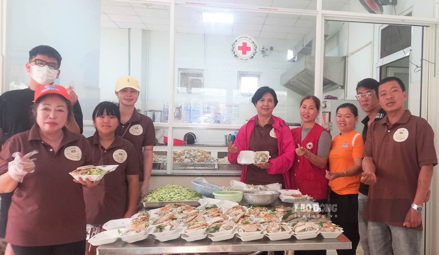 Charity kitchen ignited for more than 20 years, sharing with patients in difficult circumstances. Photo: Phuc Khanh