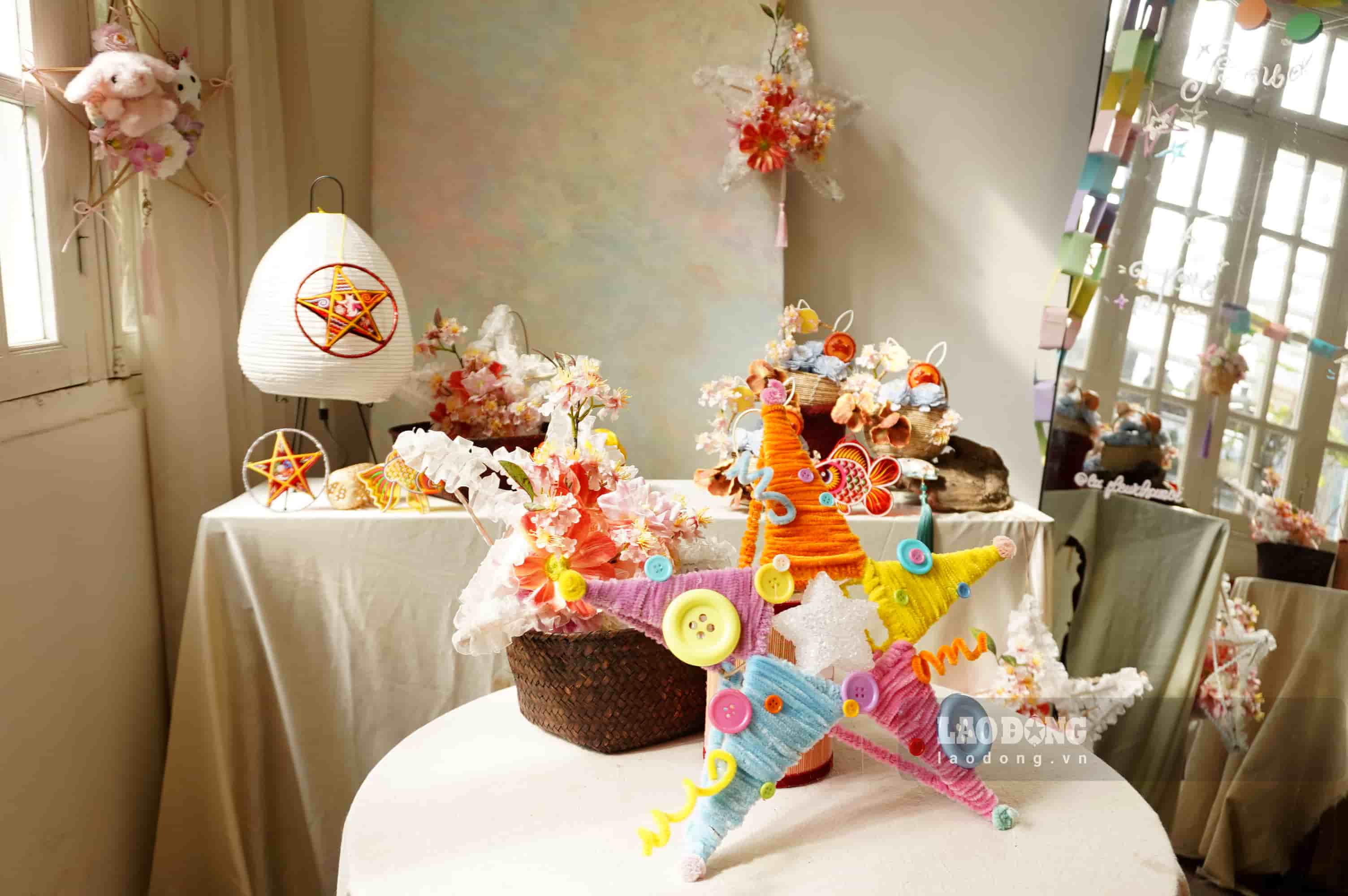 Mid-Autumn lantern models are transformed with modern designs and materials. Photo: Huyen Anh