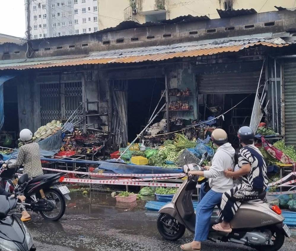 The fire at the vegetable kiosk in Ho Chi Minh City, the wife also died. Photo: Anh Tu