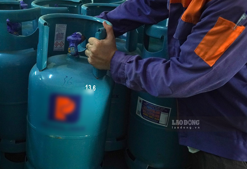Retail gas prices today, September 7, remain stable after the price update in early September. Photo: Song Anh