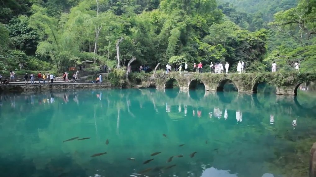 Tiểu Thất Khổng ở Quý Châu, Trung Quốc là điểm du lịch nổi tiếng với cảnh sắc “sơn thủy hữu tình”. Ảnh: Xinhua