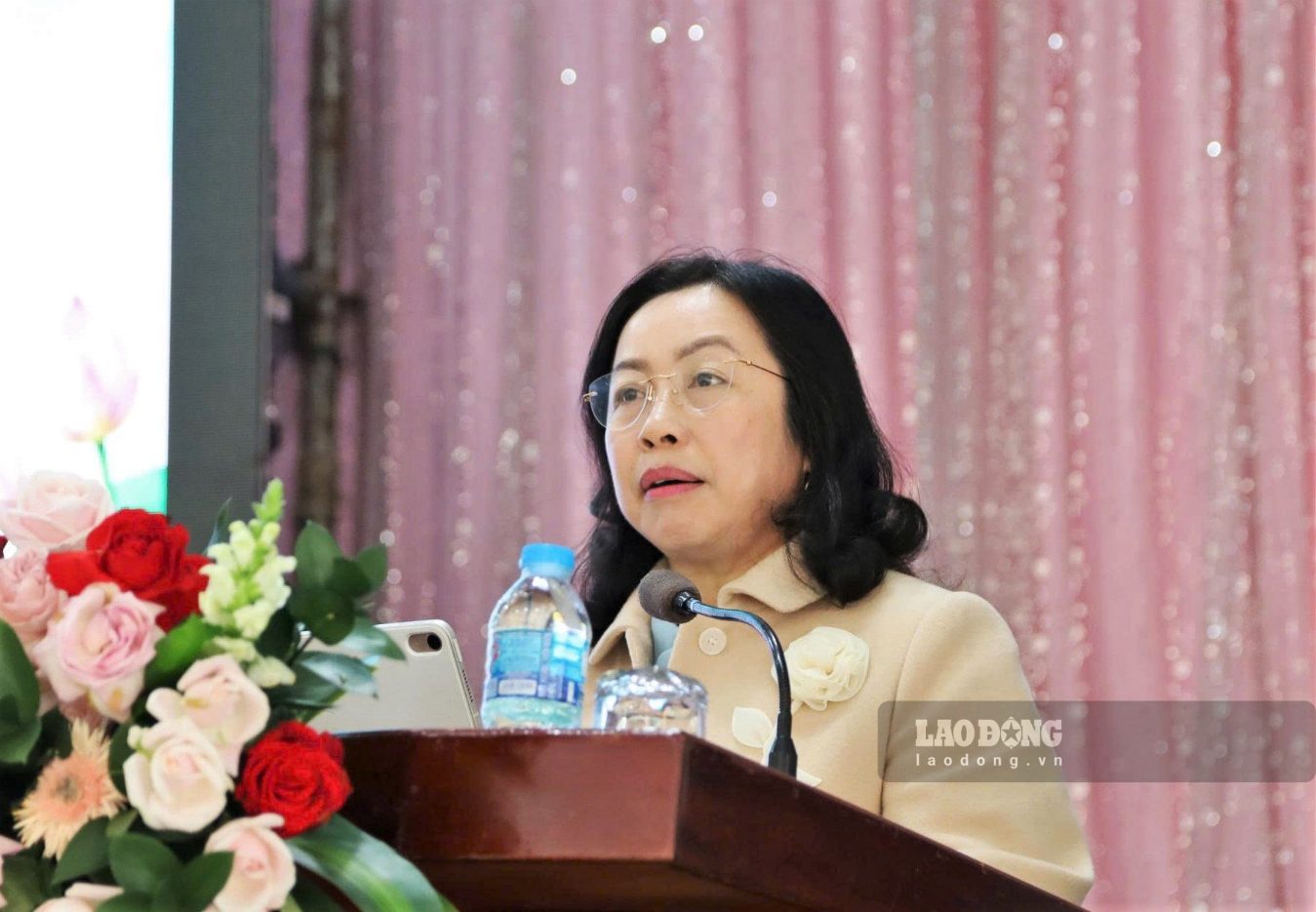 Phó Chủ tịch Tổng Liên đoàn Lao động Việt Nam Thái Thu Xương phát biểu tại hội thảo. Ảnh: Nguyễn Hùng