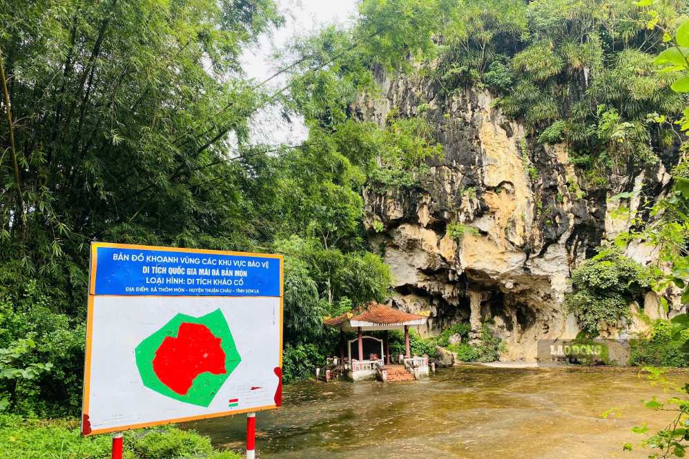 It is necessary to soon plan and restore the Stone Roof of Mon village, Thuan Chau commune, Son La province. Photo: Truong Son (taken on September 5, 2026)