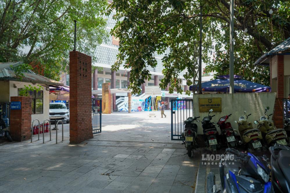 Porte d'entrée du Palais des enfants de Hanoï dans la rue Lý Thái Tổ. Photo: Sóng Hữu
