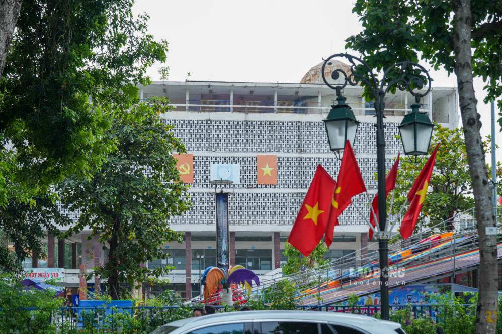 Khối nhà Cũng Thiếu nhi Hà Nội đang được nghiên cứu hạ giải. Ảnh: Sóng Hữu 