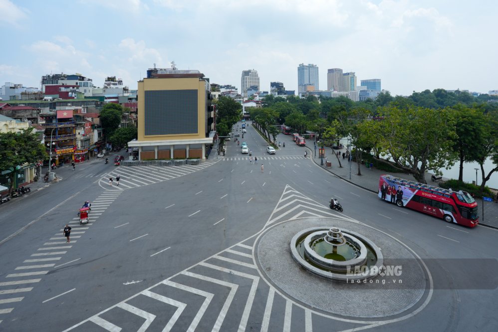 Quảng trường Đông Kinh Nghĩa Thục, sáng 7.9. Ảnh: Sóng Hữu 