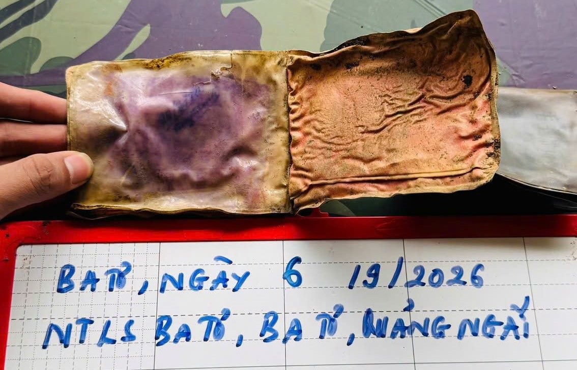 The leather wallet was found at Ba To Martyrs' Cemetery. Photo: Quang Ngai Provincial Military Command