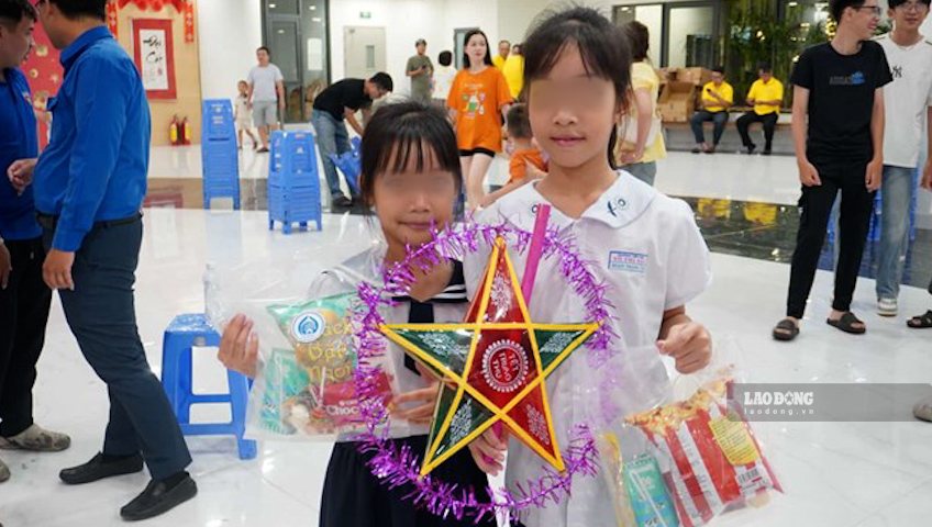 Da Nang bustling "Full Moon Night Festival" for hundreds of children. Photo: Tran Thi