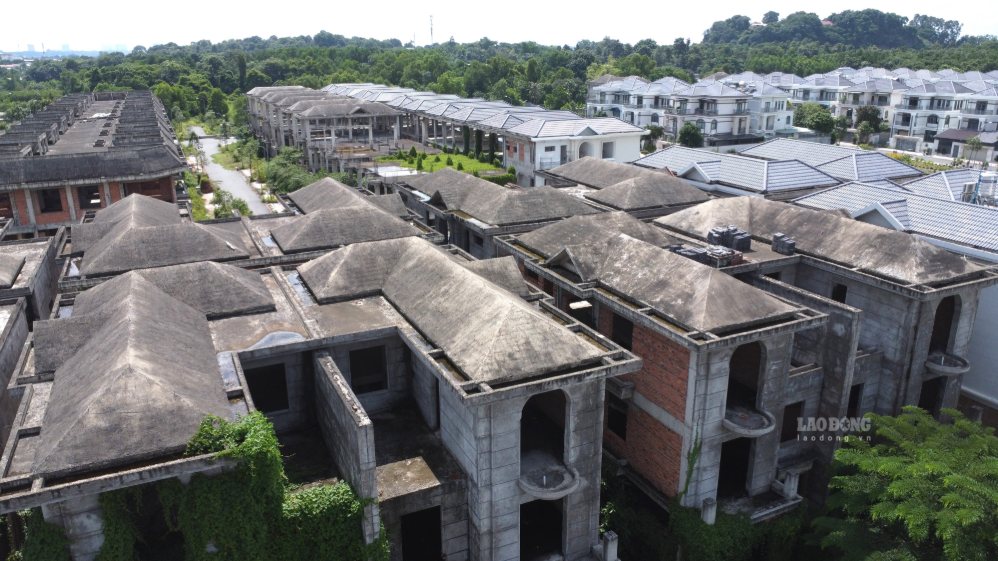 Theo ghi nhận, một khu nhà đã xây dựng phân thô và chưa tiếp tục xây dựng. Ảnh: HAC