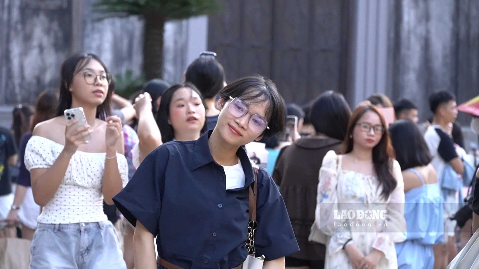 Nhà thờ Lớn trở thành điểm hẹn quen thuộc của mùa thu Hà Nội. Ảnh: An Phương