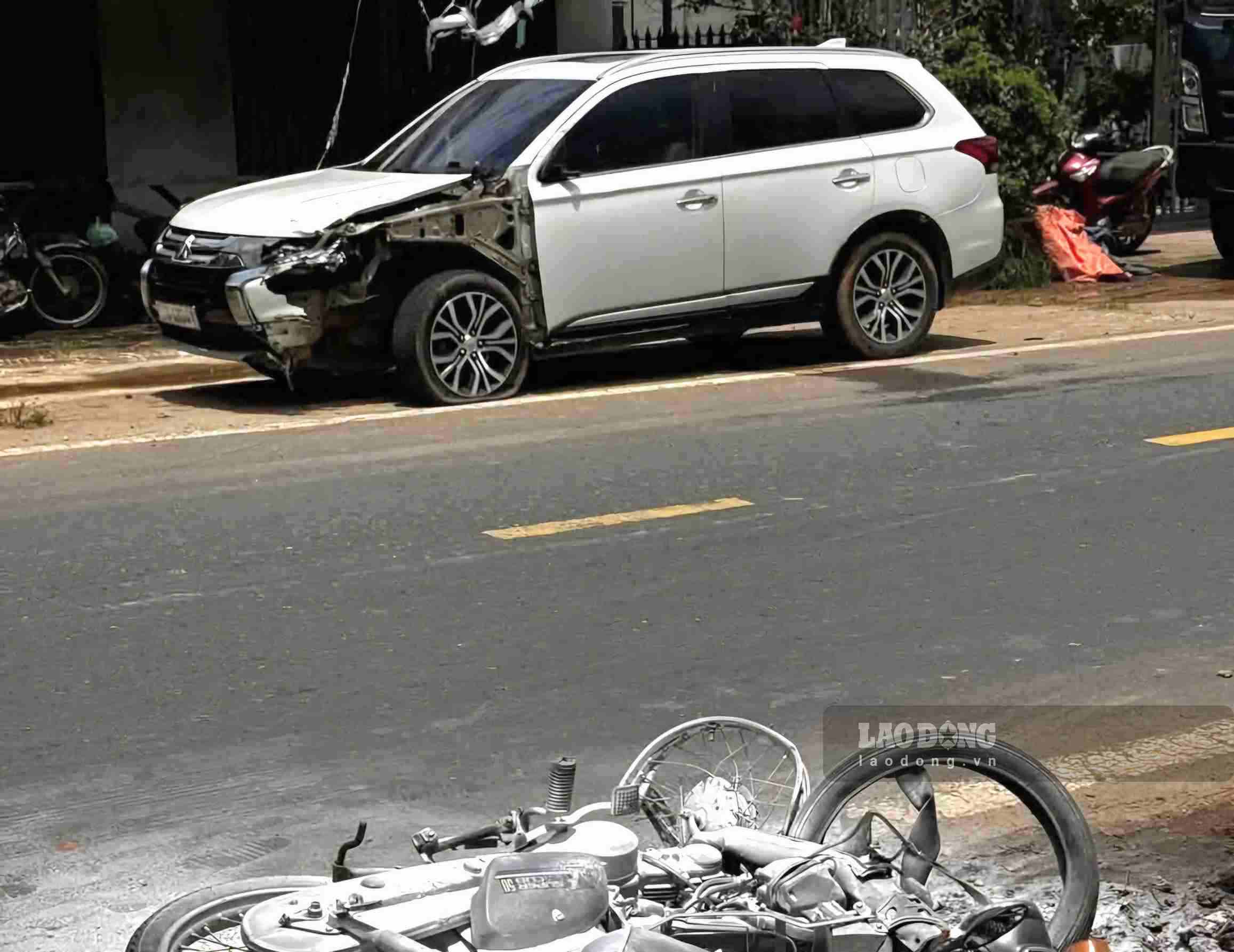 Scene of the collision between a motorbike and a car on September 7, causing the man to die. Photo: Hoai Thanh