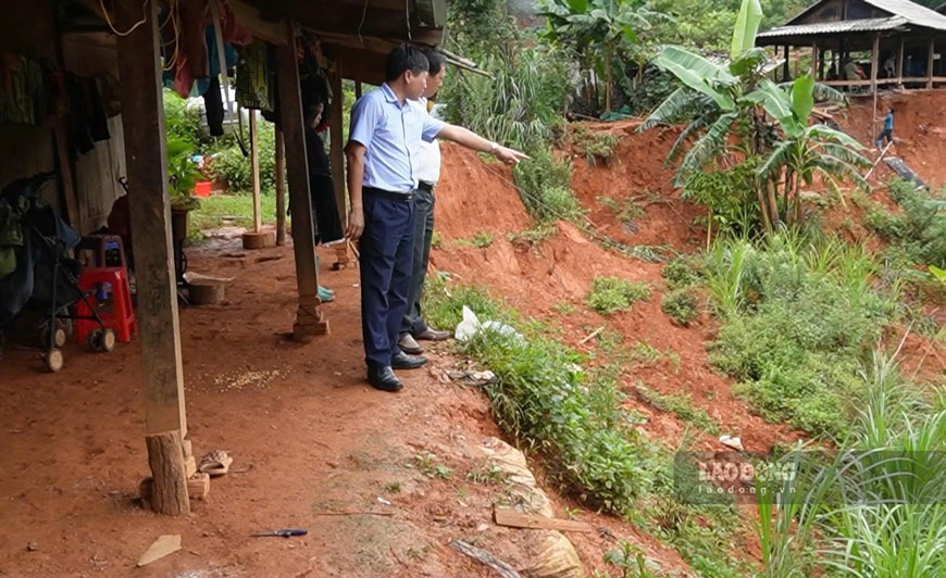 Chính quyền địa phương tuyên truyền, nâng cao nhận thức cho người dân trong ứng phó thiên tai.