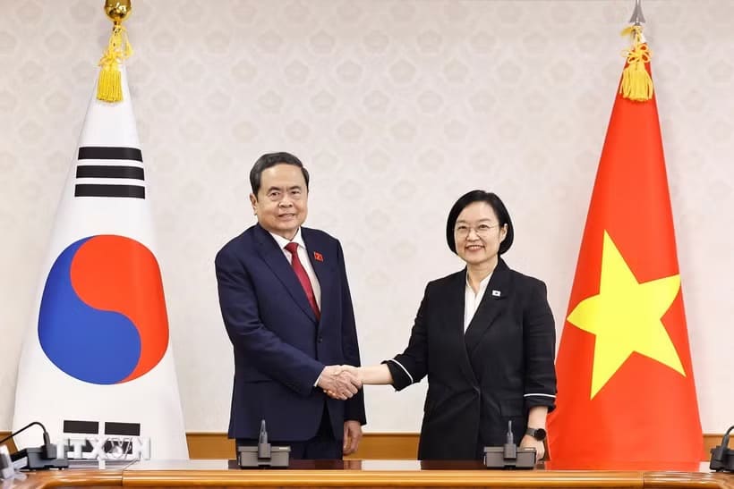 Politburo member, National Assembly Chairman Tran Thanh Man meets with South Korean Prime Minister Han Seong Sook. Photo: Doan Tan/VNA