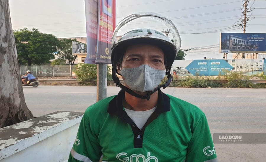 Mr. Nguyen Van Ha is confused when thinking about the future without insurance, without pensions and wishes to participate in social insurance in a flexible form. Photo: Quynh Chi