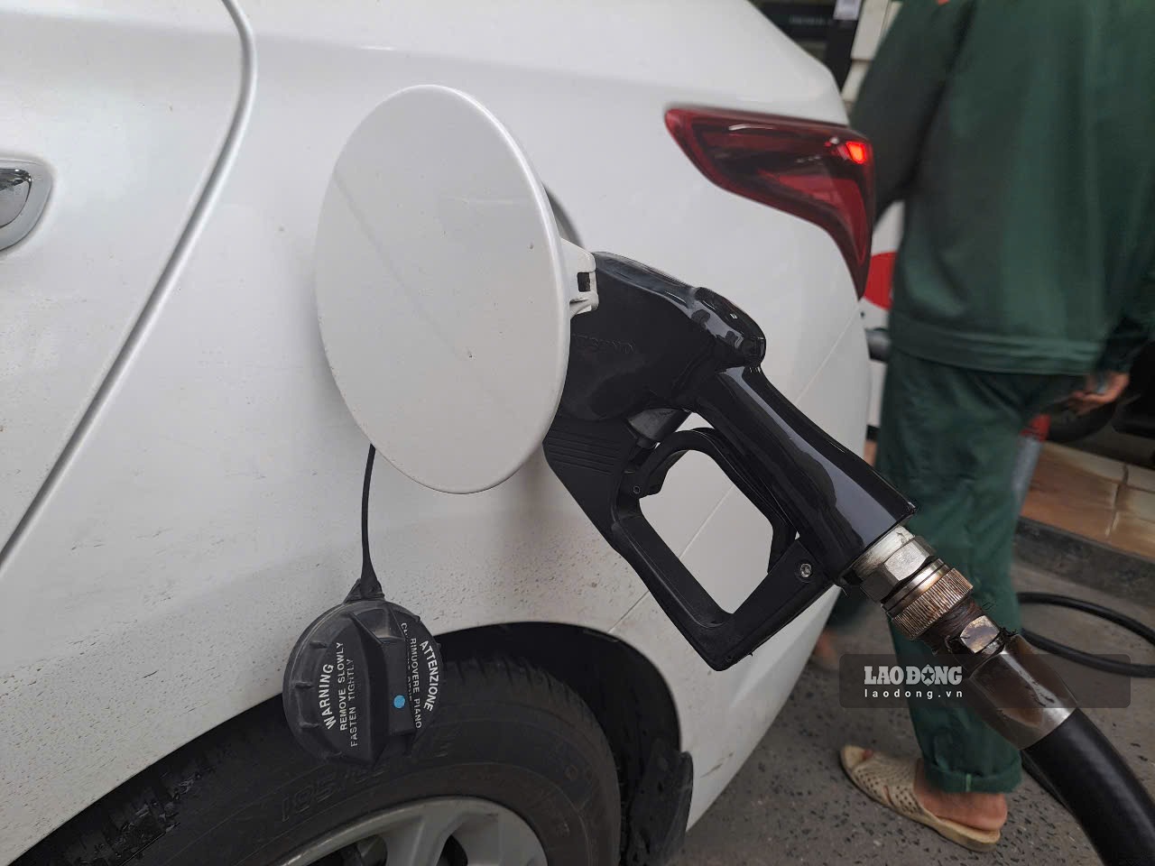 World gasoline and oil prices continue to increase. Photo: Ha Vy (taken in July 2026)