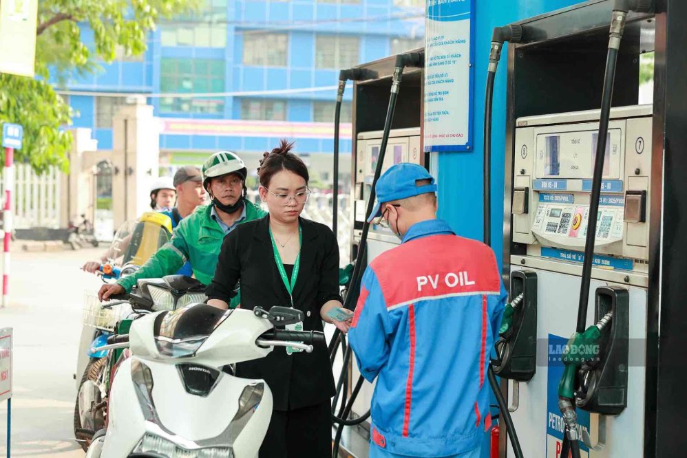 Retail gasoline and oil prices today September 8th are applied according to the price adjustment on September 3rd (photo taken on April 2nd, 2026). Photo: Hai Nguyen