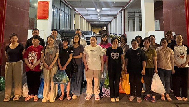 Hai Phong City Police prosecute a group of doctors and medical staff for the crimes of extortion and tax evasion. Photo: Hai Phong Police