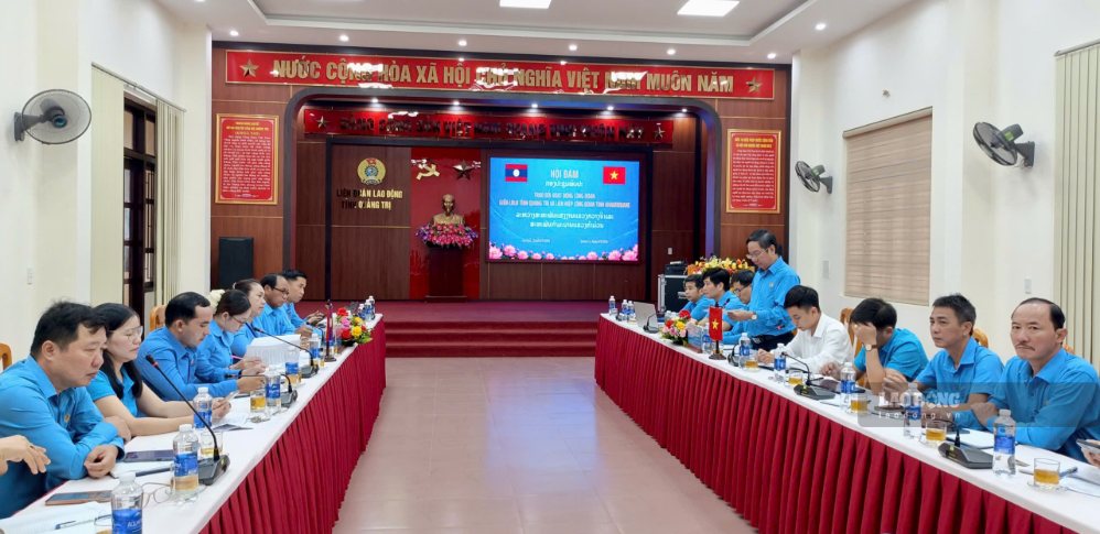Quang Tri Trade Union strengthens cooperation and exchanges of trade union operating experiences with Khammouane Provincial Trade Union, Laos on September 8. Photo: Cong Sang