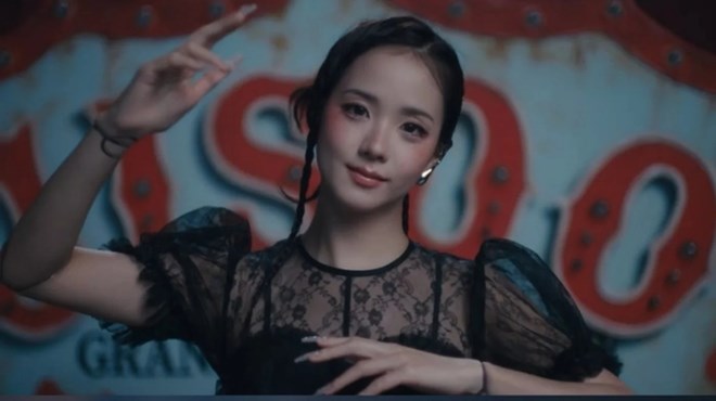 Jisoo (Blackpink) đứng đầu 2 bảng xếp hạng với “Click”