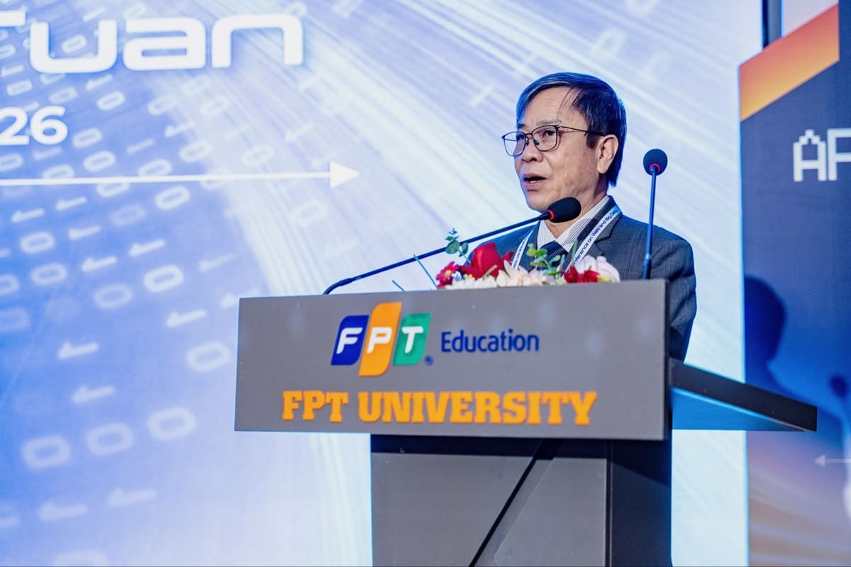 TS. Trần Ngọc Tuấn - Phó Hiệu trưởng Trường ĐH FPT, Tập đoàn FPT phát biểu khai mạc hội nghị. Ảnh: Khối Giáo dục FPT